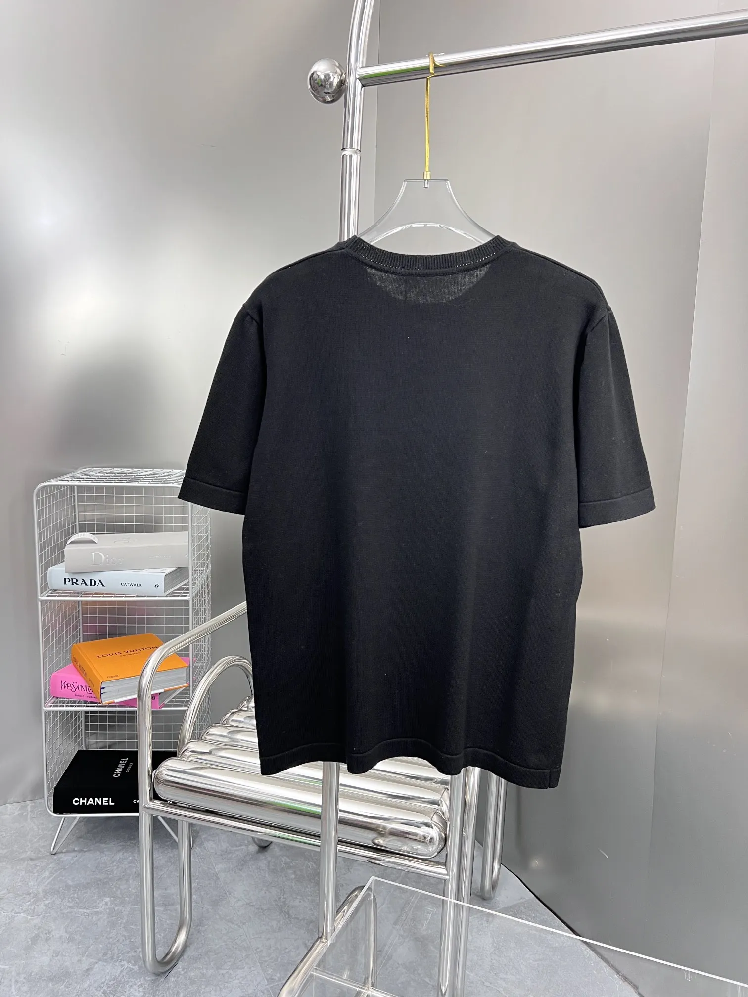 🅿️200 High Quality Lv 2025 Spring and Summer Pin🧷Short Sleeve Knitted Same as Official Website Customized Sweater Neck➕Front Chest Pin🧷Design High Density Imported Embroidery Custom Dyed Wool Yarn S M L XL